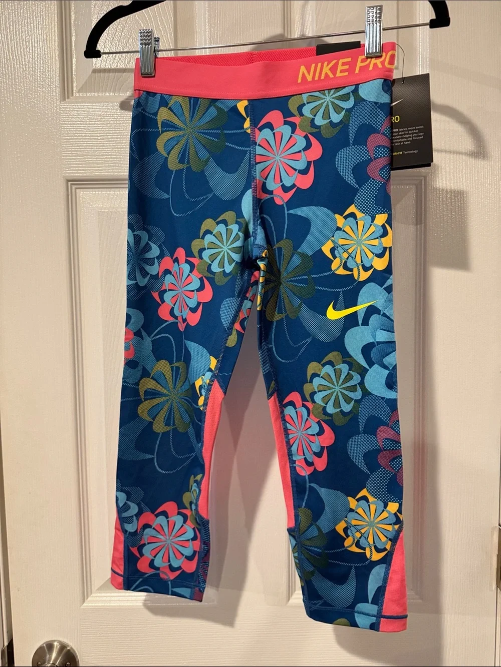 NWT NIKE PRO Floral Capri Leggings in Blue & Pink kids size large